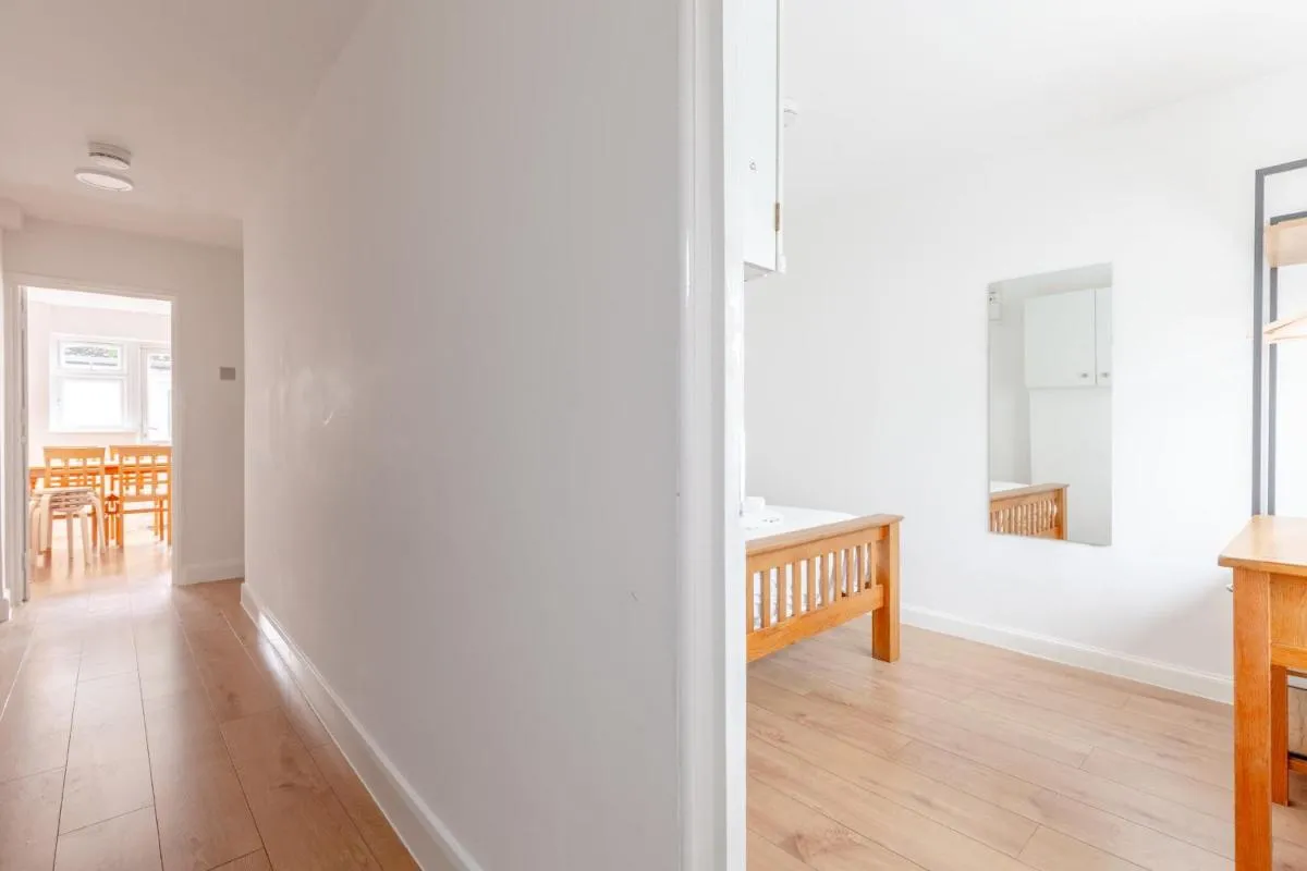 Image 3 of Spacious 4BD Home near ExCel London!
