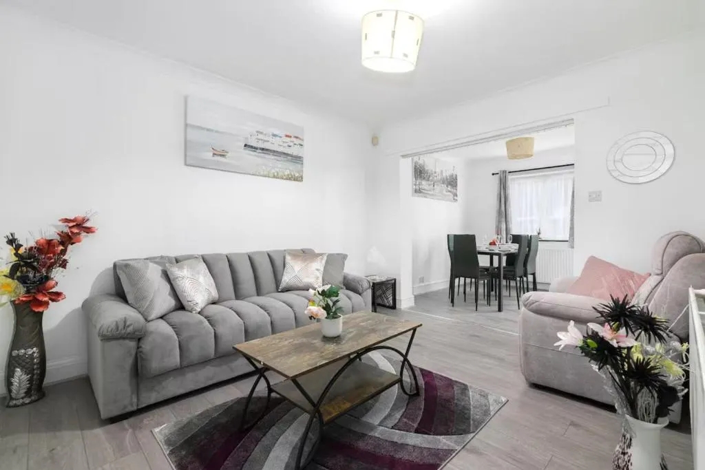 Image 1 of Spacious 4-Bedroom Family Home near Wembley