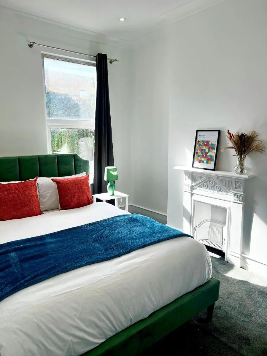Image 4 of Spacious 4Bedroom – 10mins to London Bridge with Parking & Garden