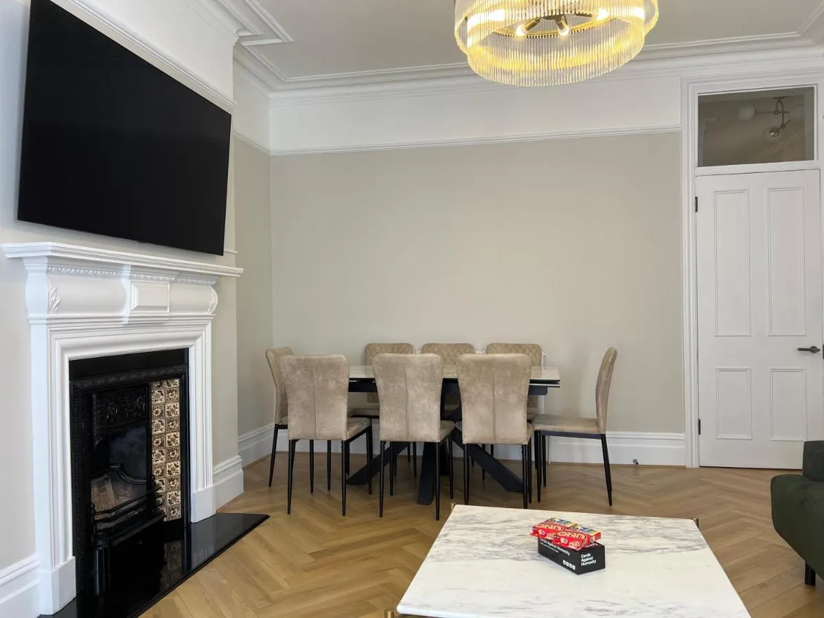 Image 5 of Spacious 4 Bed Flat Paddington Little Venice Sleeps 8