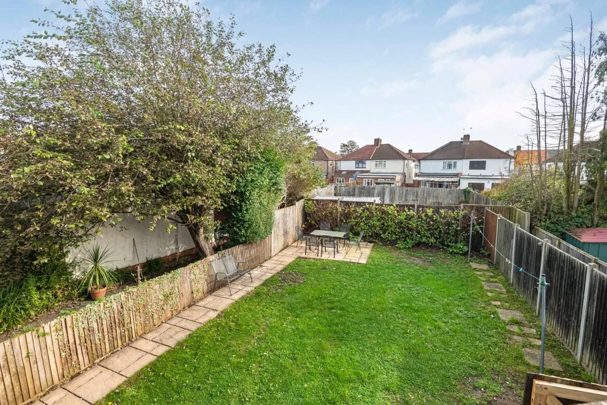 Image 5 of Spacious 4 Bedroom Home, Prime Location, Parking
