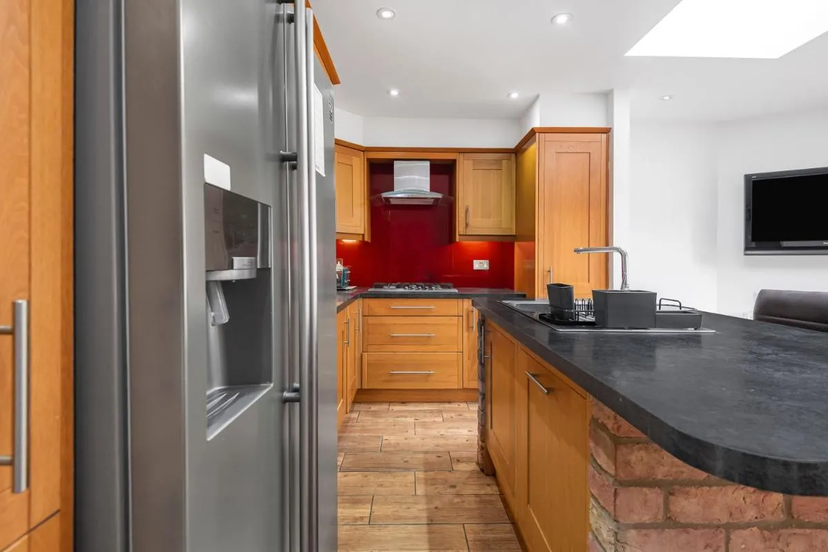 Image 3 of Spacious 4 Bedroom Home, Prime Location, Parking