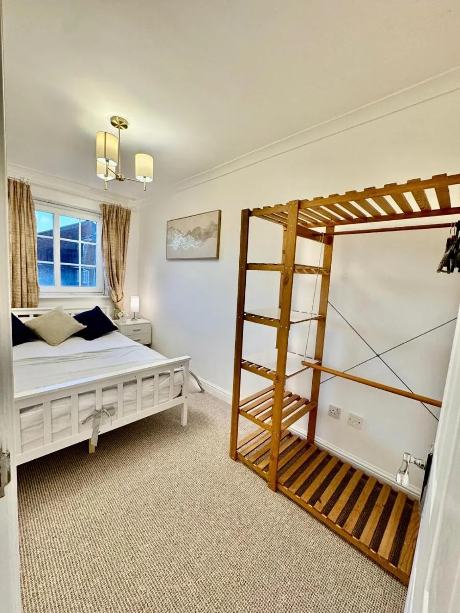 Image 5 of Spacious 5-Bed House in Chigwell – Grange Hill