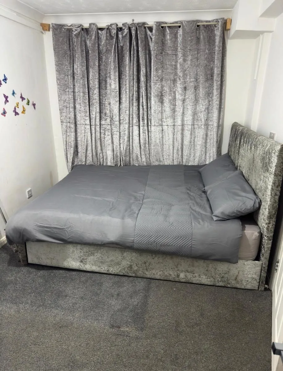 Image 4 of Spacious 5 bedroom house near Wood Green station, London