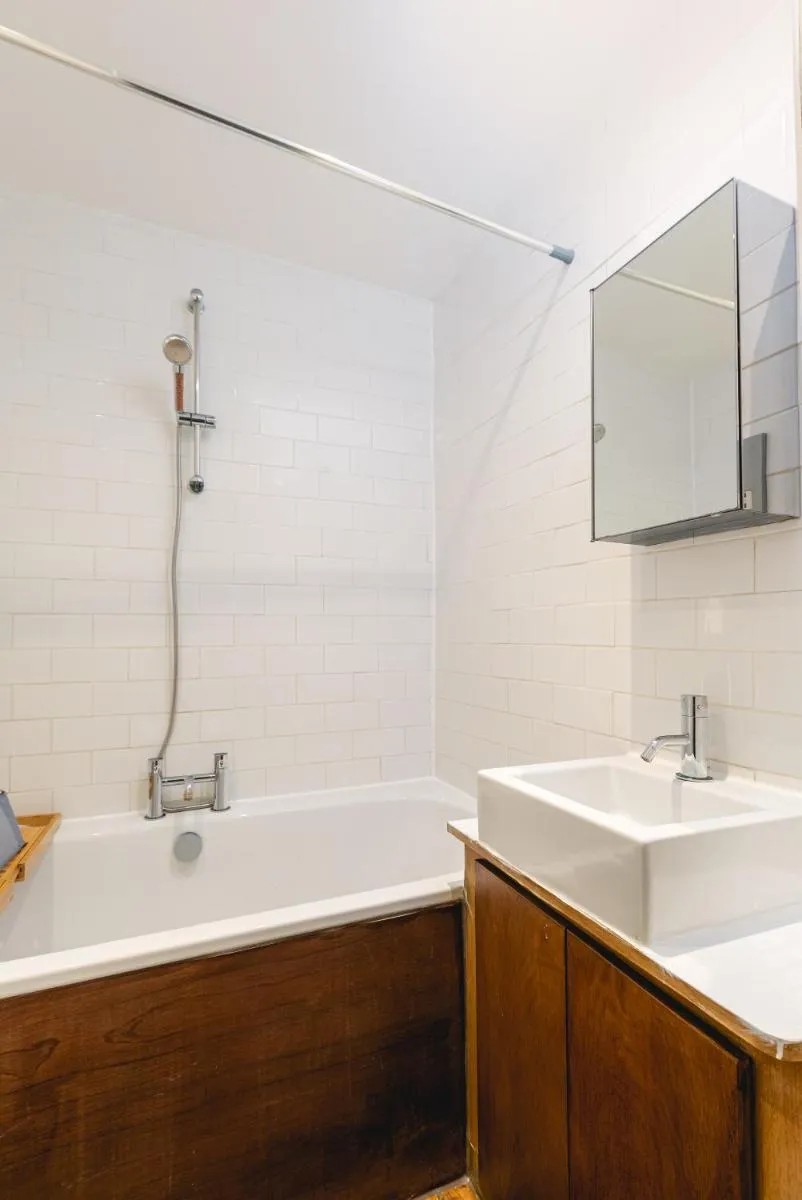 Image 4 of Spacious APT with Garden in Central London