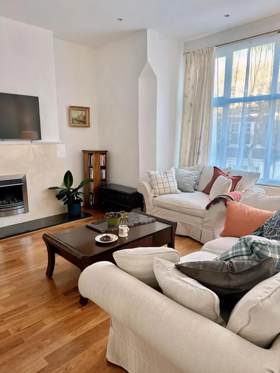 Image 5 of Spacious Belsize Park apartment close to station