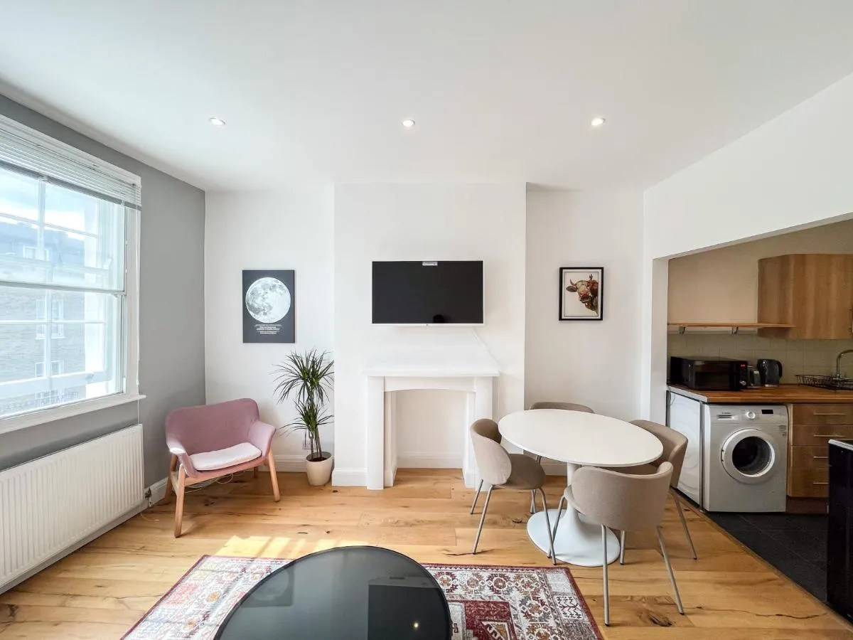 Image 4 of Spacious Camden Apartment D2