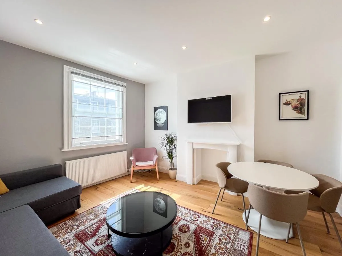 Image 5 of Spacious Camden Apartment D2