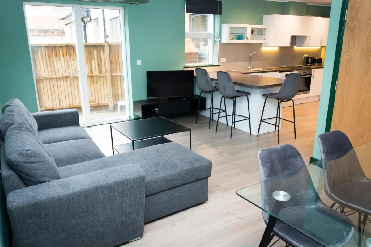 Image 4 of Spacious Clapham Apartments