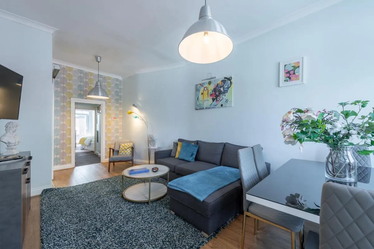 Image 4 of Spacious Comfy 2BR flat