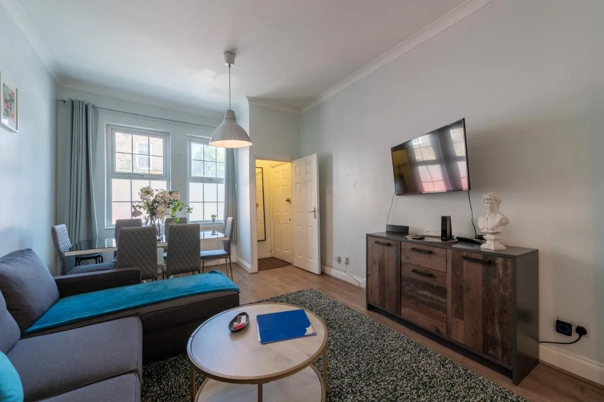 Image 3 of Spacious Comfy 2BR flat