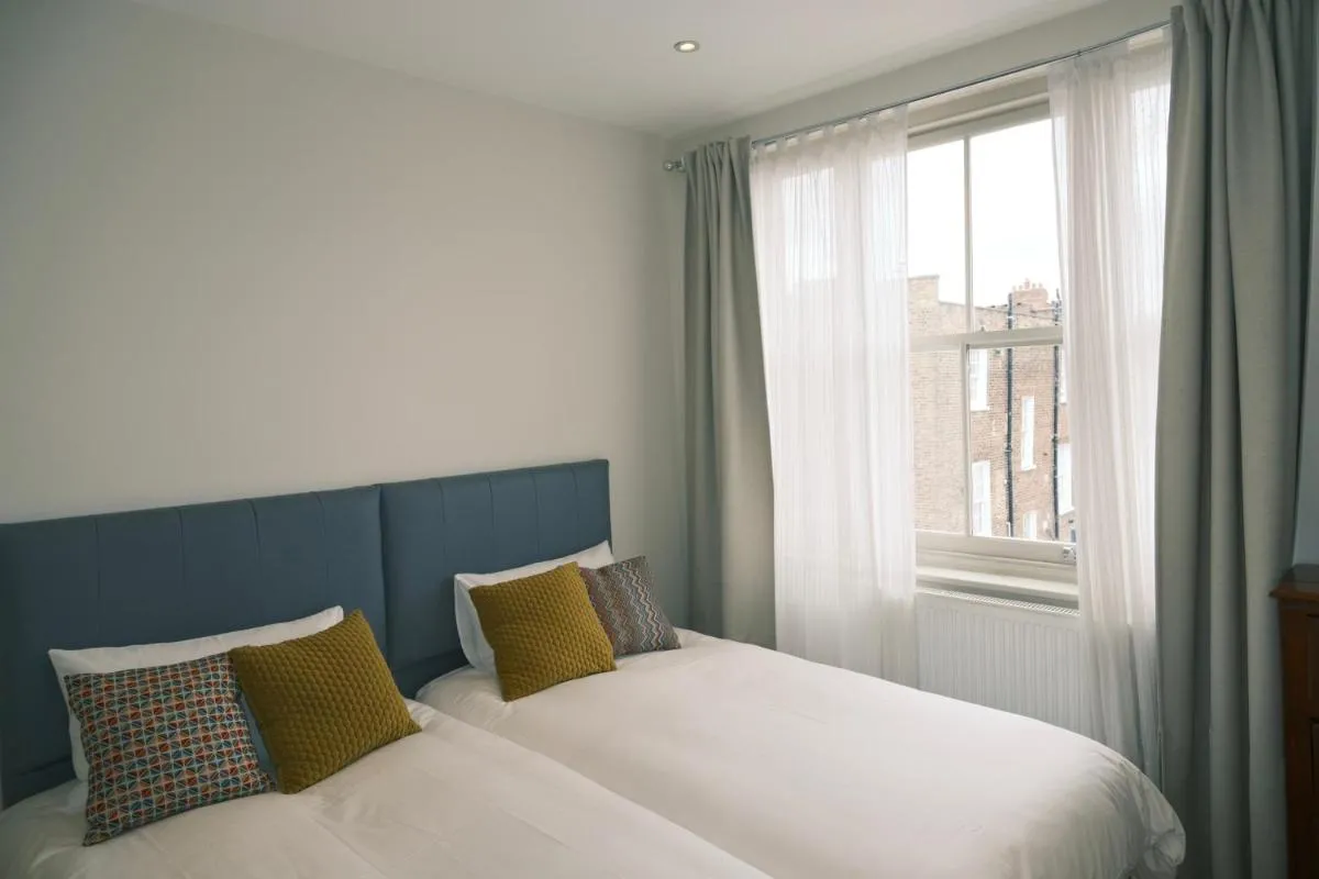 Image 3 of Spacious Duplex Flat West London for Families & Groups