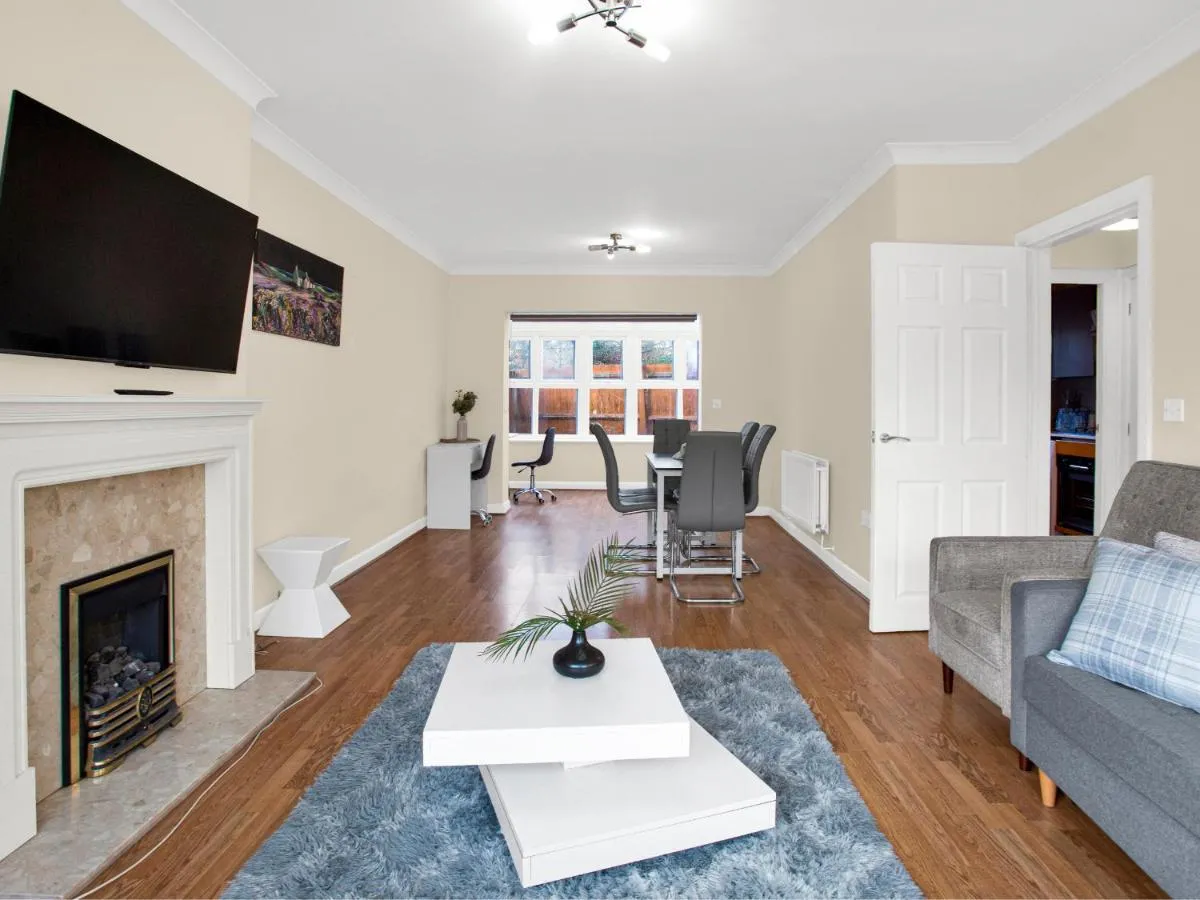Image 5 of Spacious Family 3BR Near Stanmore Station- The Muse