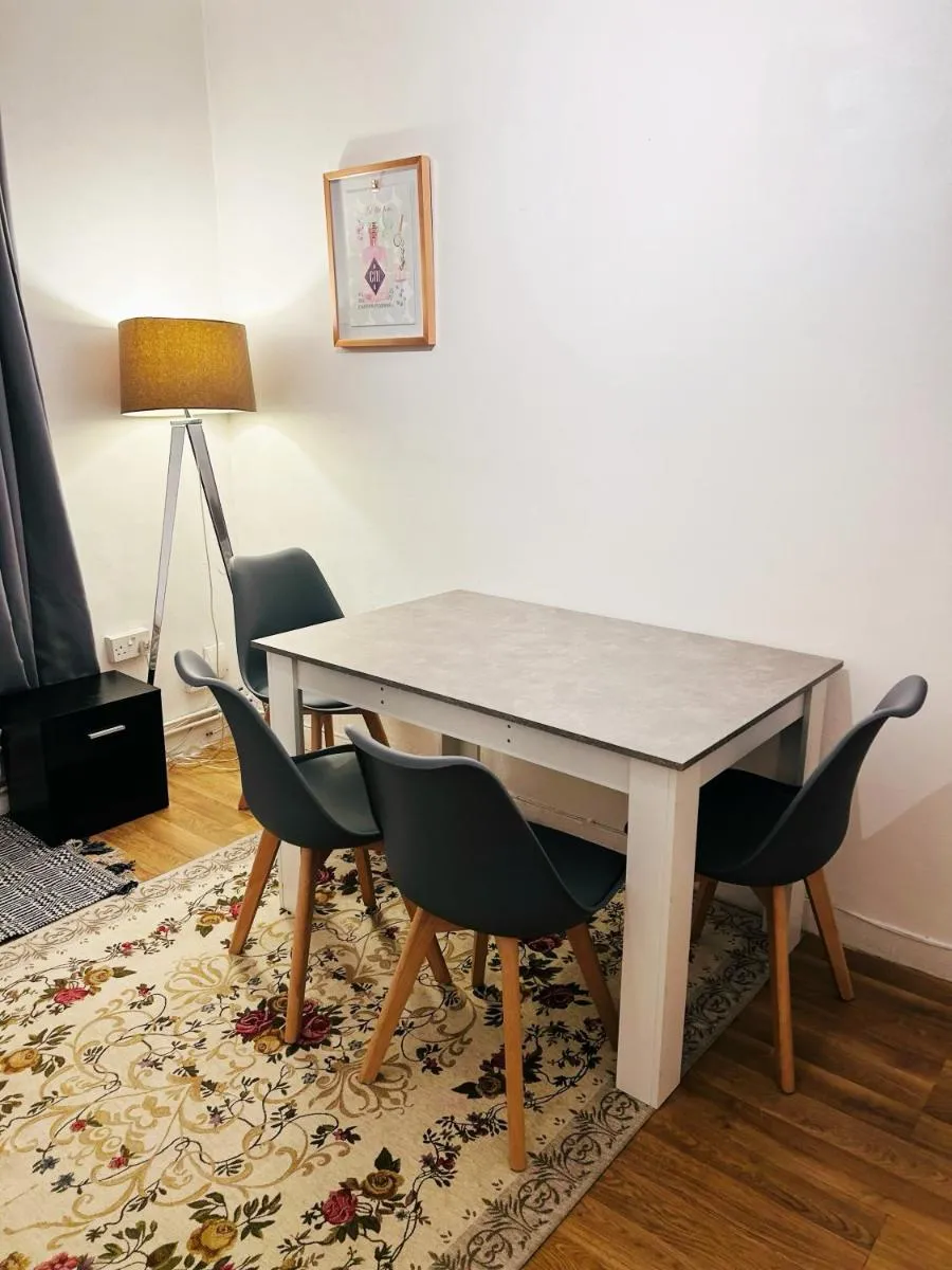 Image 4 of Spacious Flat with 2 to 3 Bedrooms – Central London