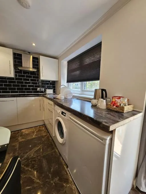 Image 4 of Spacious Guest Suite – Harrow