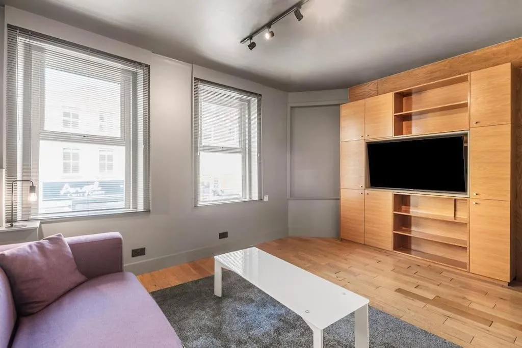 Image 5 of Spacious Home on Chapel Market