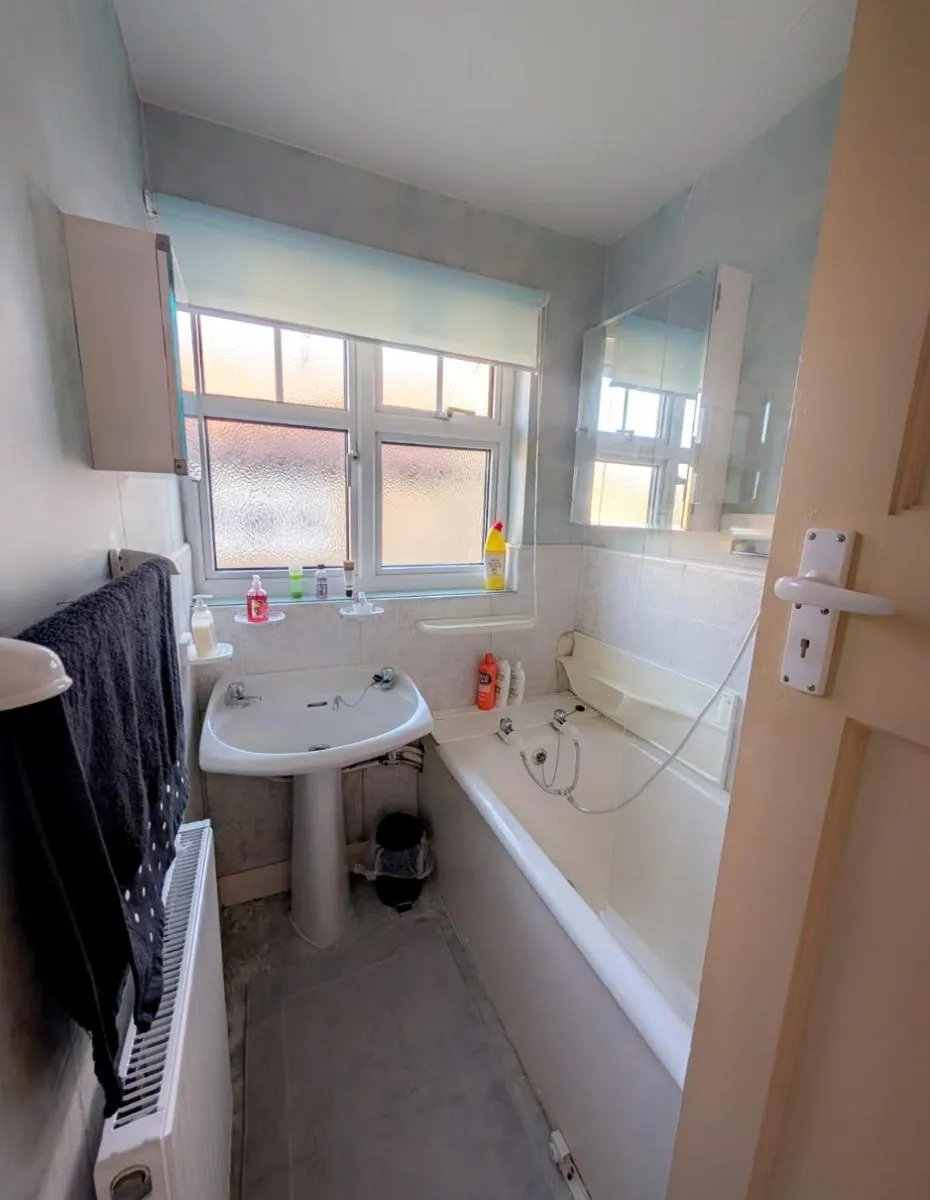 Image 3 of Spacious House in Ruislip Free Parking Near Tube