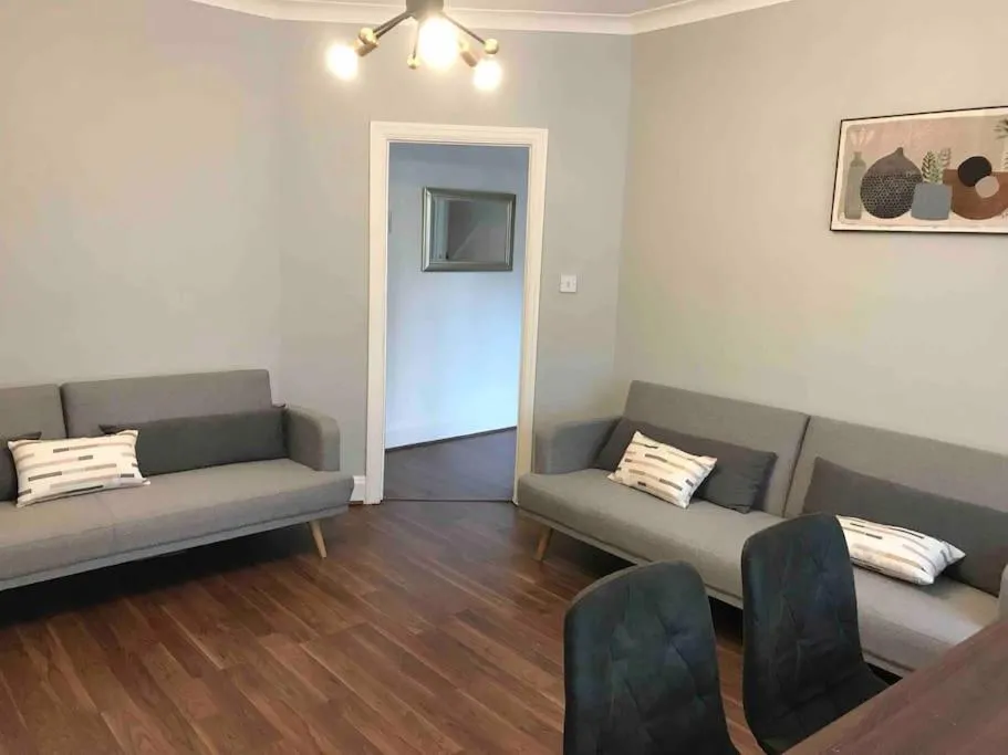 Image 3 of Spacious Kosher Flat in Golders Green