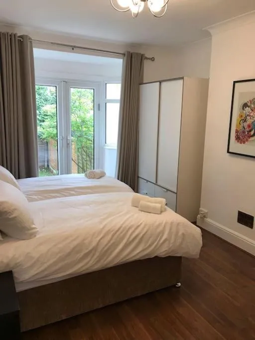 Image 5 of Spacious Kosher Flat in Golders Green