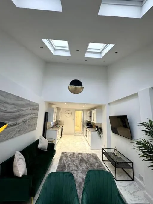 Image 5 of Spacious Luxury 2bd – Long Term