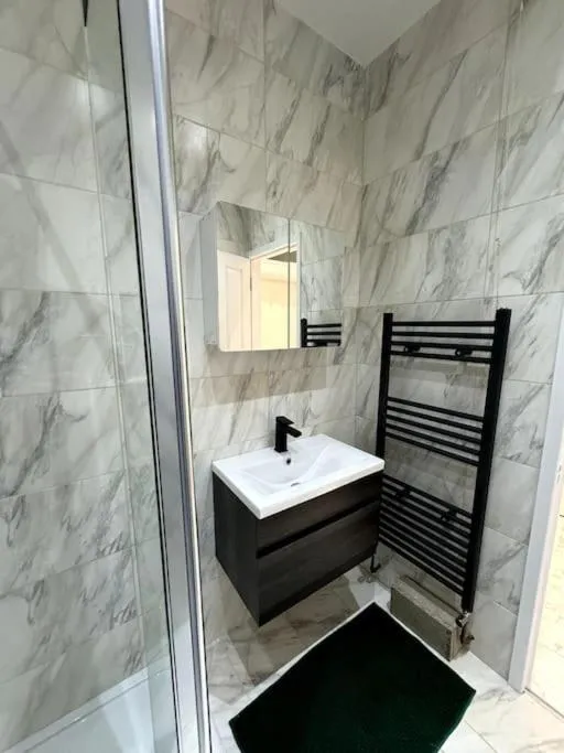 Image 4 of Spacious Luxury 2bd – Long Term