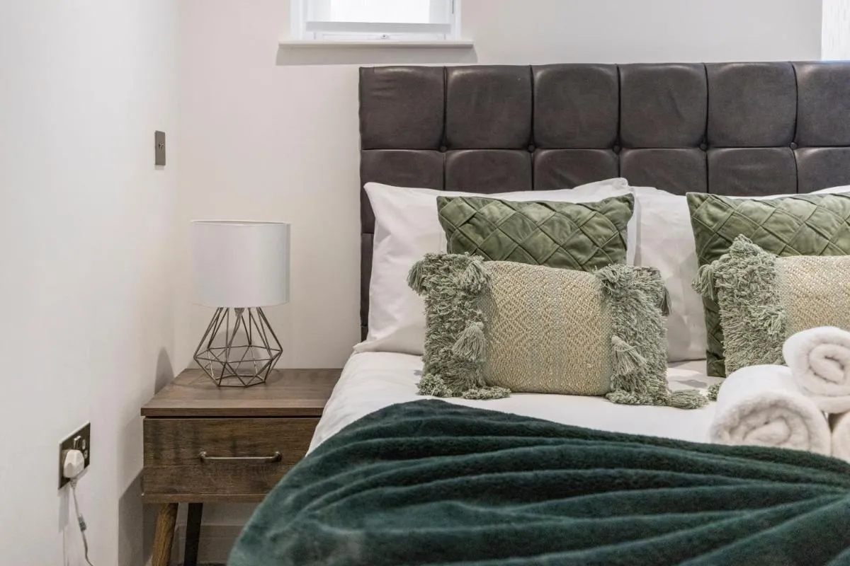 Image 5 of Spacious Luxury Apartment King Bed – Central Location