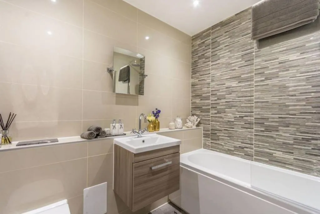 Image 3 of Spacious Modern 3 Bed Apartments in London Bridge with Netflix and Free Carpark