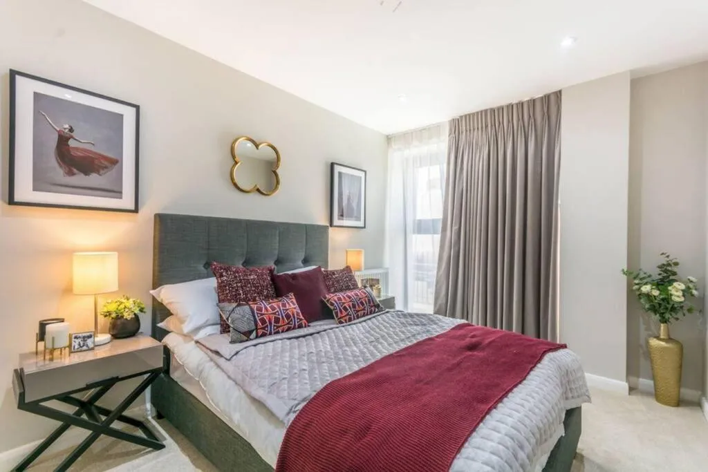 Image 2 of Spacious Modern 3 Bed Apartments in London Bridge with Netflix and Free Carpark