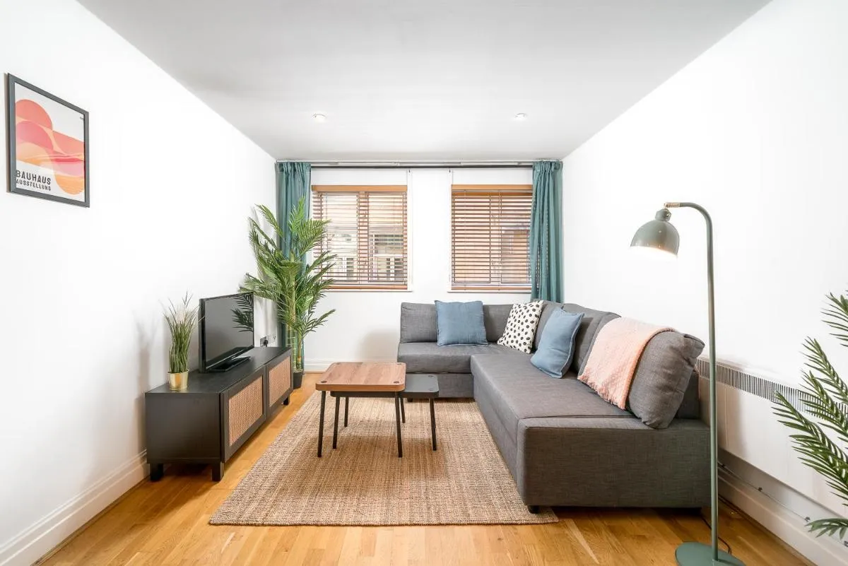 Image 3 of Spacious One Bed Apartment in Shoreditch