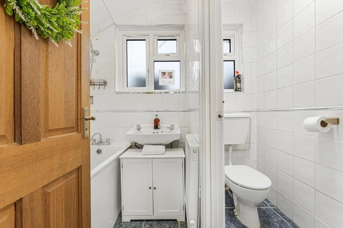 Image 3 of Spacious One Bedroom Private Flat in Brixton +Wifi