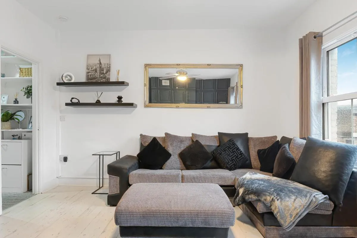Image 4 of Spacious One Bedroom Private Flat in Brixton +Wifi
