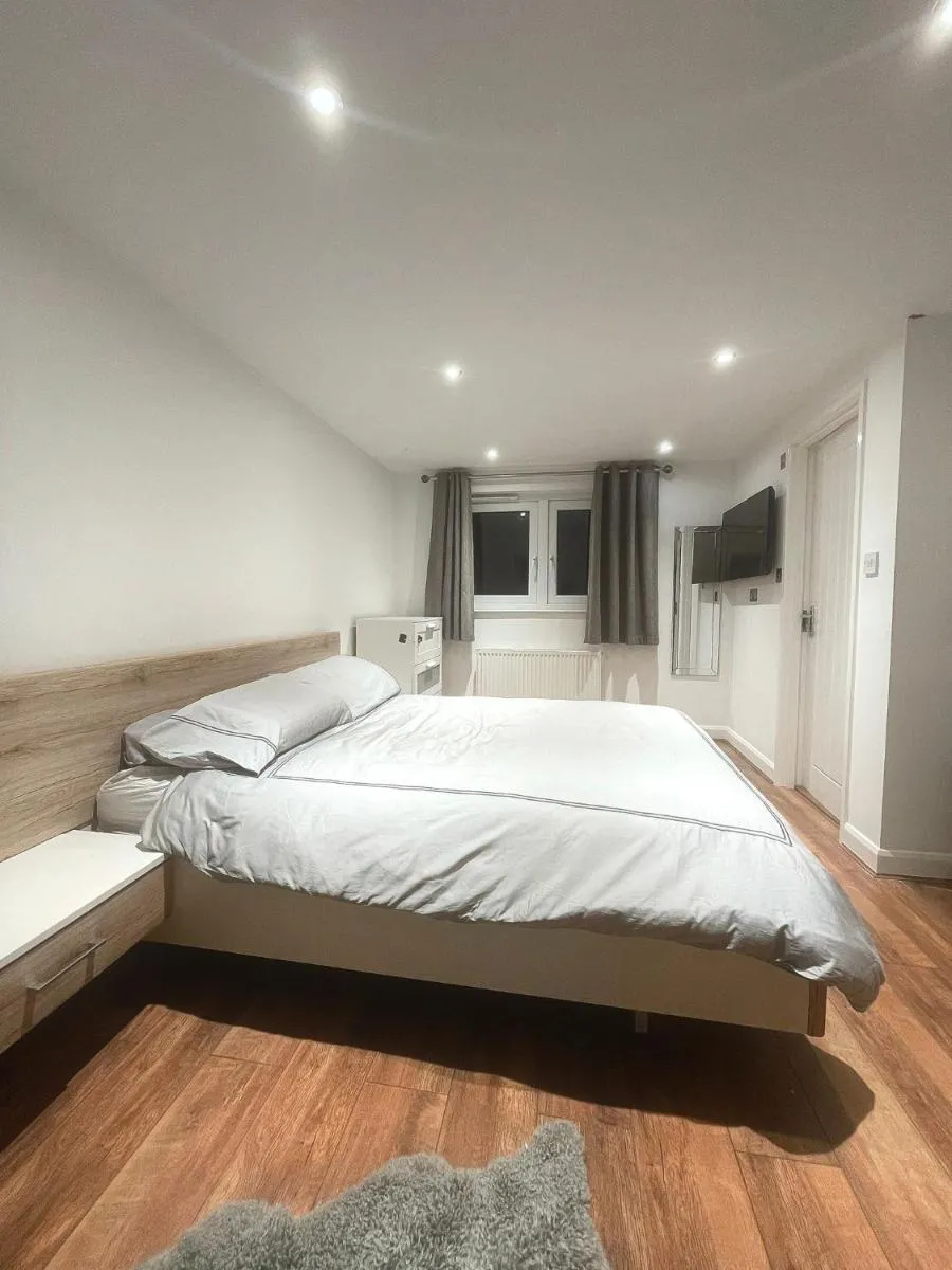 Image 4 of Spacious Private Room in Vibrant South London