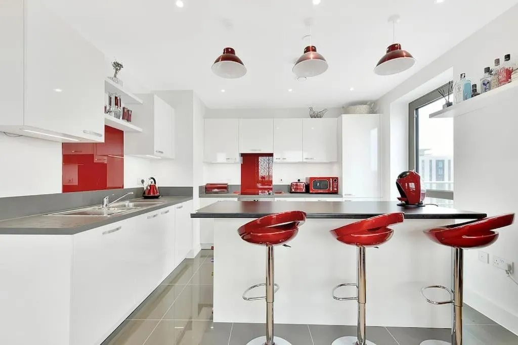 Image 4 of Spacious, Stylish & Secure Apartment