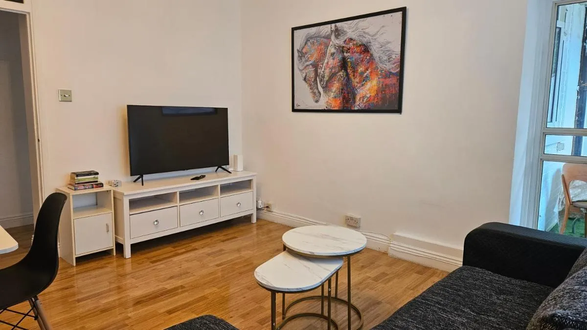 Image 5 of Spacious Two Bedroom Apartment in Battersea, Free Parking