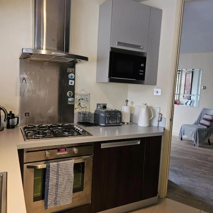 Image 5 of Spacious Two Bedroom Apartment in South Kensington