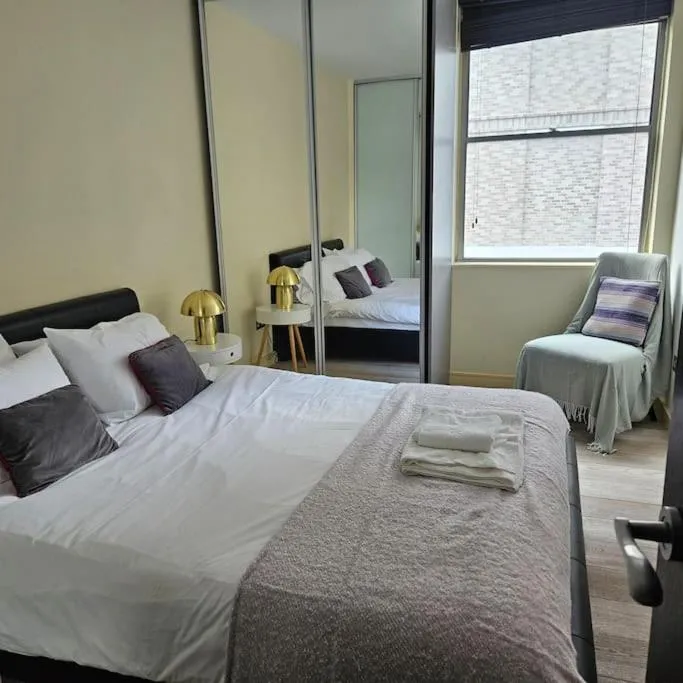 Image 3 of Spacious Two Bedroom Apartment in South Kensington