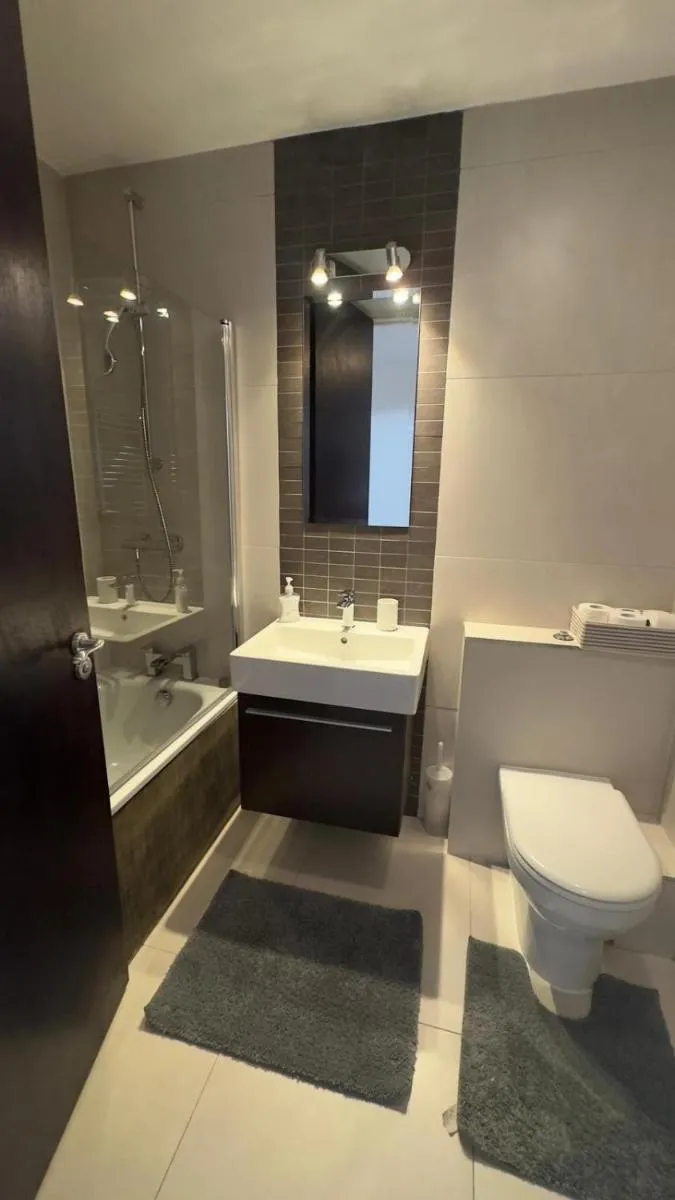 Image 4 of Spacious Two Bedroom Apartment in South Kensington