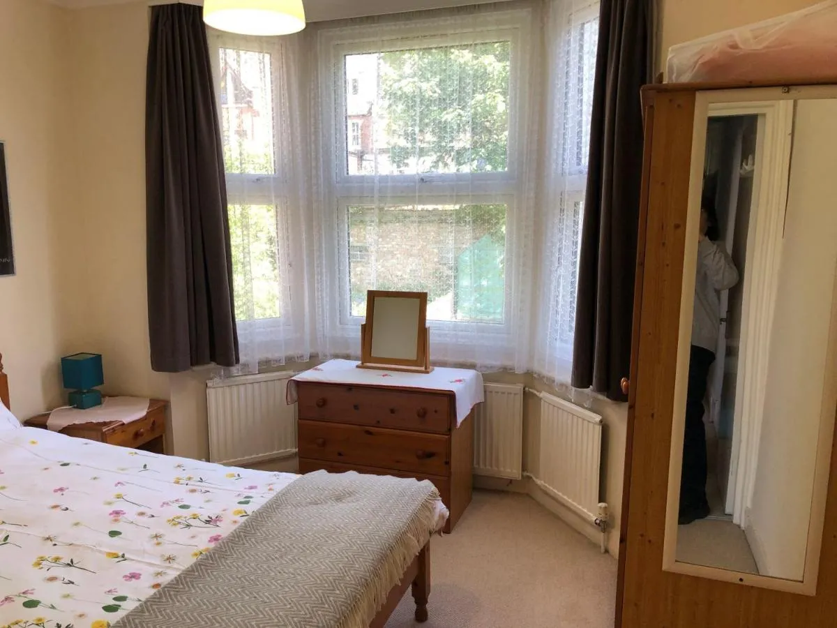 Image 3 of Spacious West London 2 Bedroom Apartment