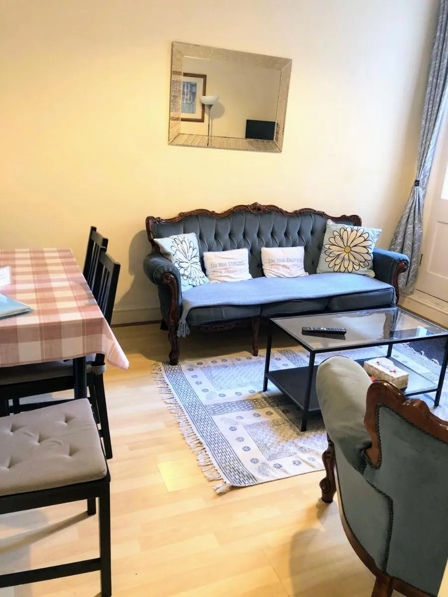 Image 5 of Spacious West London 2 Bedroom Apartment