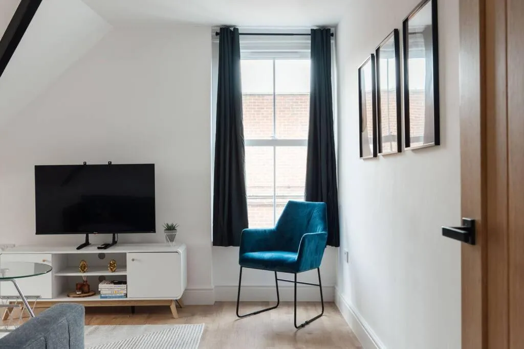 Image 5 of Spacious & Modern Two Bedroom Apartment in Catford, London