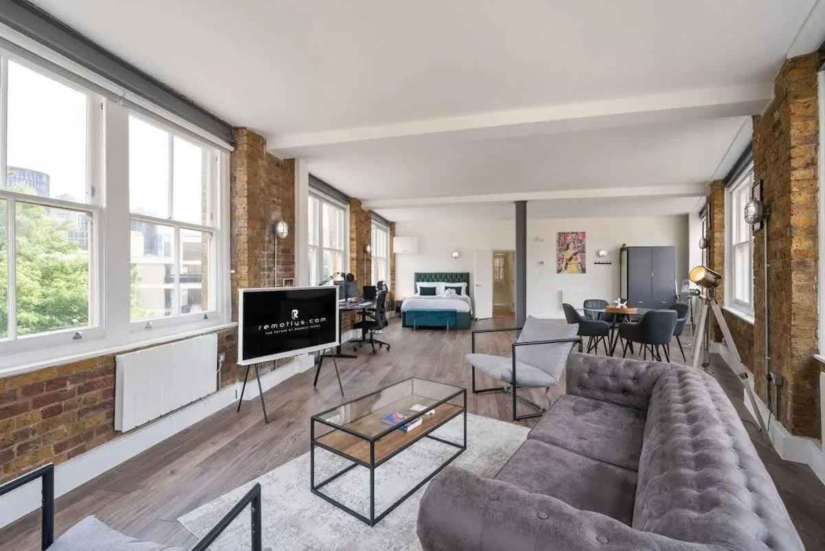 Image 3 of Spacious & bright oasis in Old Street