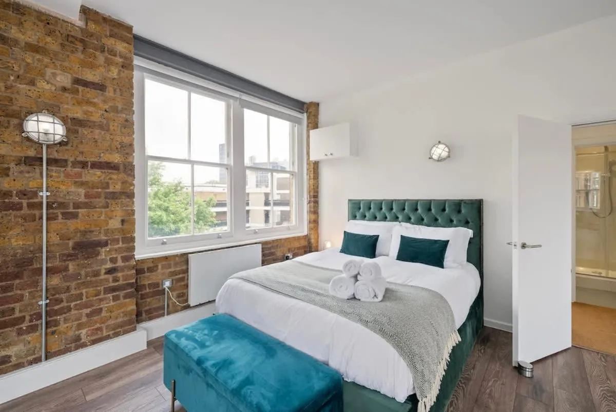 Image 5 of Spacious & bright oasis in Old Street