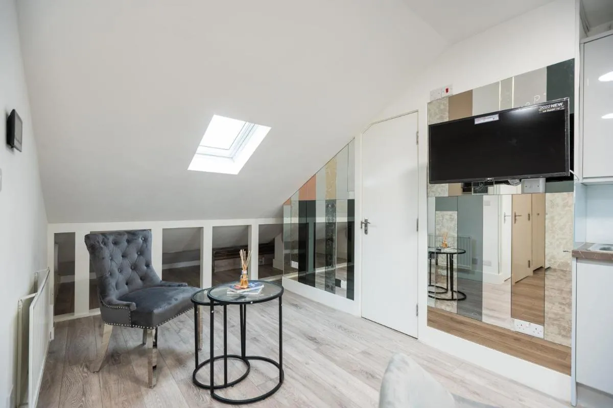 Image 5 of Spacious and Modern studio in London G