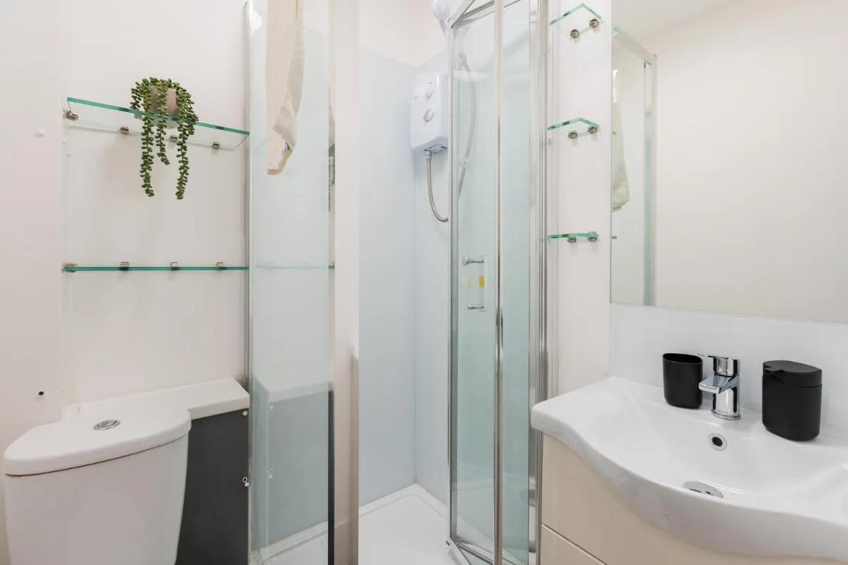 Image 3 of Spacious and Modern studio in London G