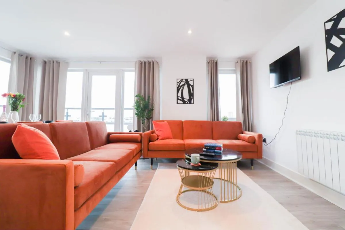 Image 3 of Spacious and Sunny Flat l River Balcony View !