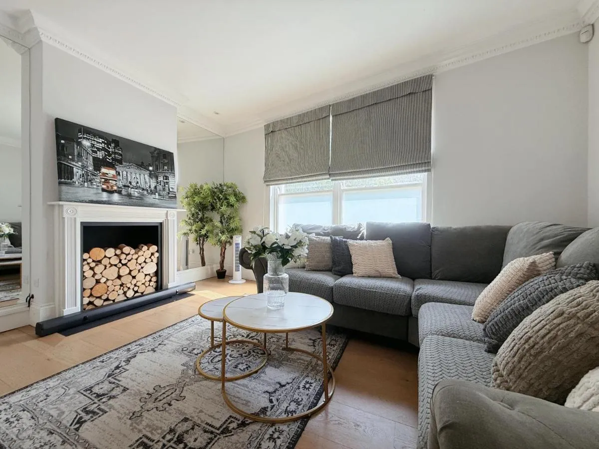 Image 5 of Spacious and cosy 3BRs 5F House in Heart of London