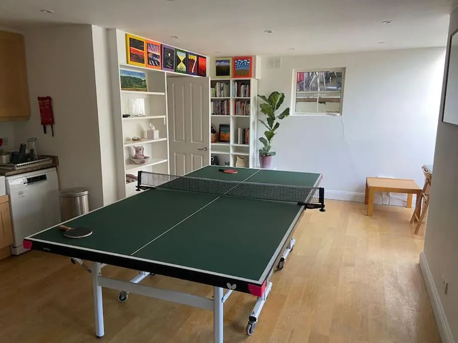 Image 5 of Spacious and light West London basement flat