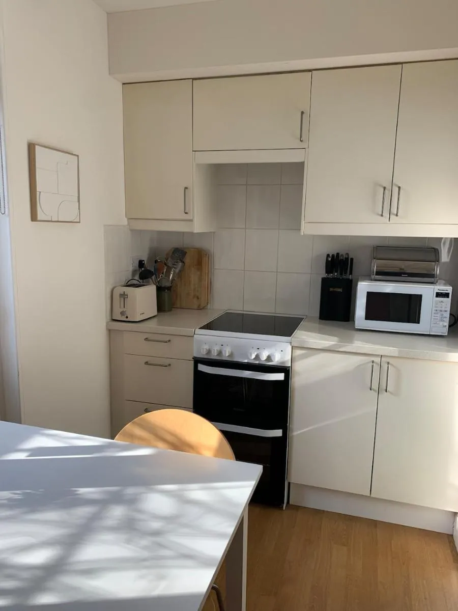 Image 5 of Spacious comfortable flat with free parking in East Finchley, Muswell Hill & close to Alexandra Palace