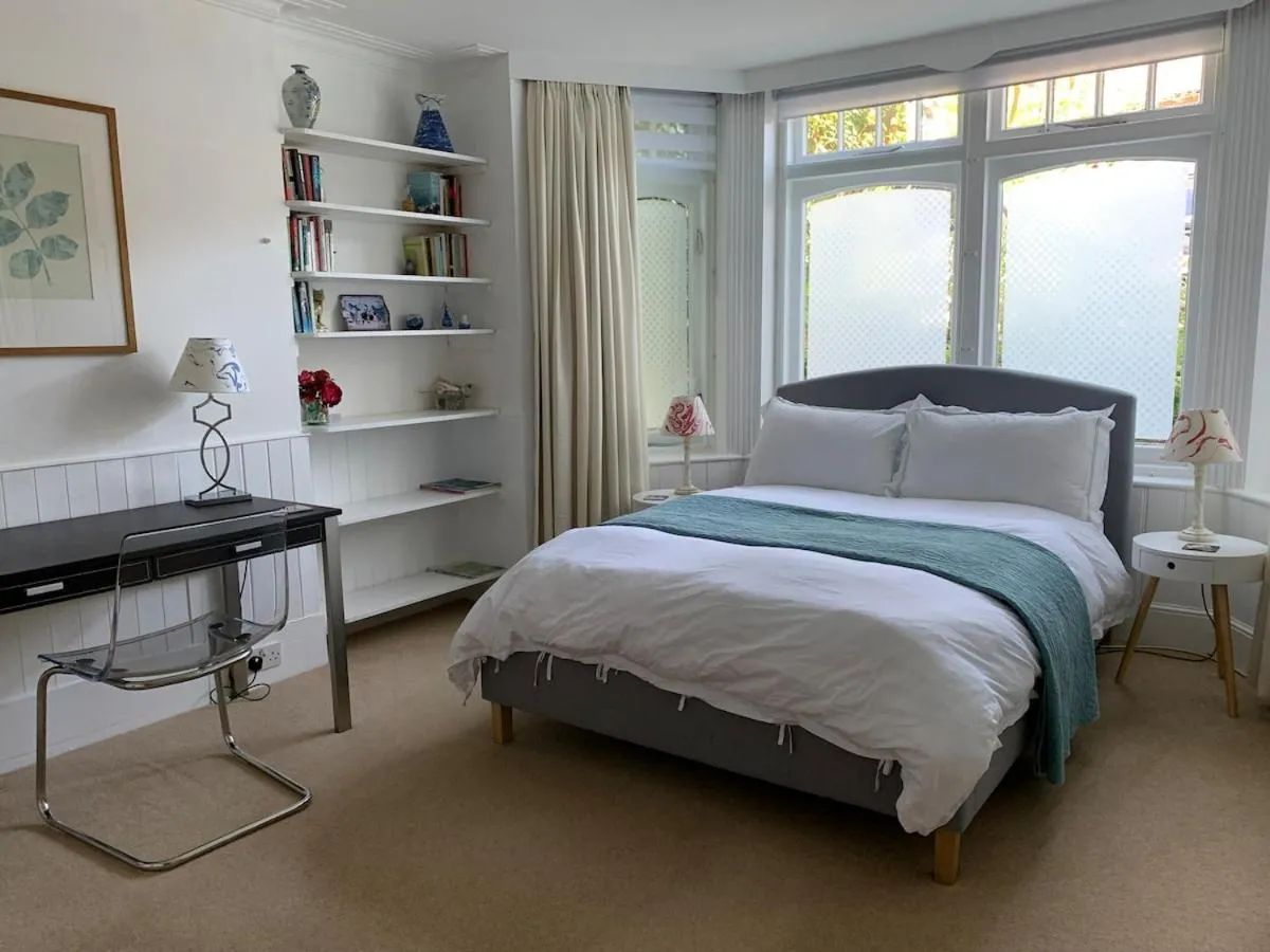 Image 3 of Spacious comfortable flat with free parking in East Finchley, Muswell Hill & close to Alexandra Palace