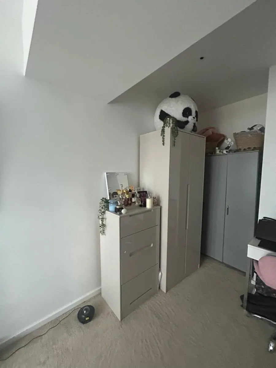 Image 4 of Spacious ensuite room in front of station